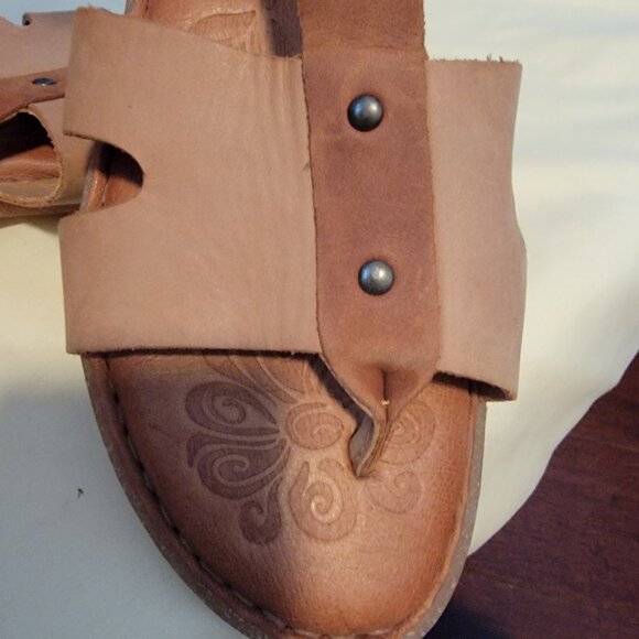 Born Timina Brown Leather T Strap Cushioned Sandal w Toe Thong - Picture 7 of 15